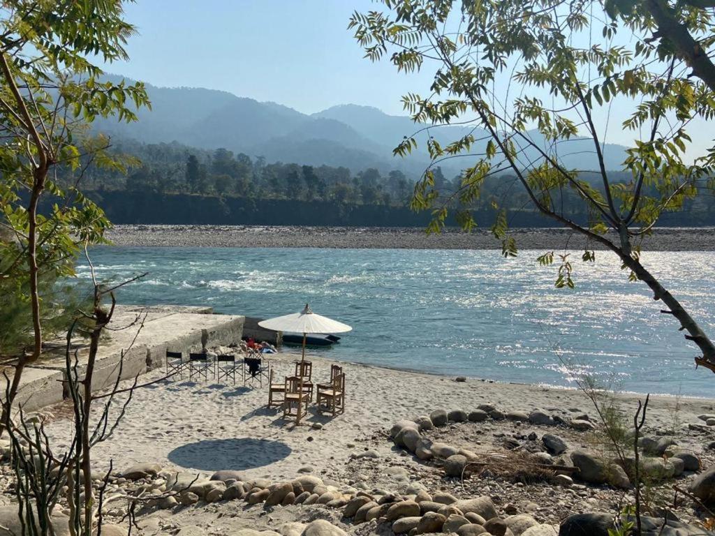 ホテル Lushy Days Boom Camp Tanakpur エクステリア 写真